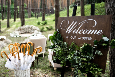 Easy Ways to Incorporate Your Wedding’s Theme Into Your Wedding Signs