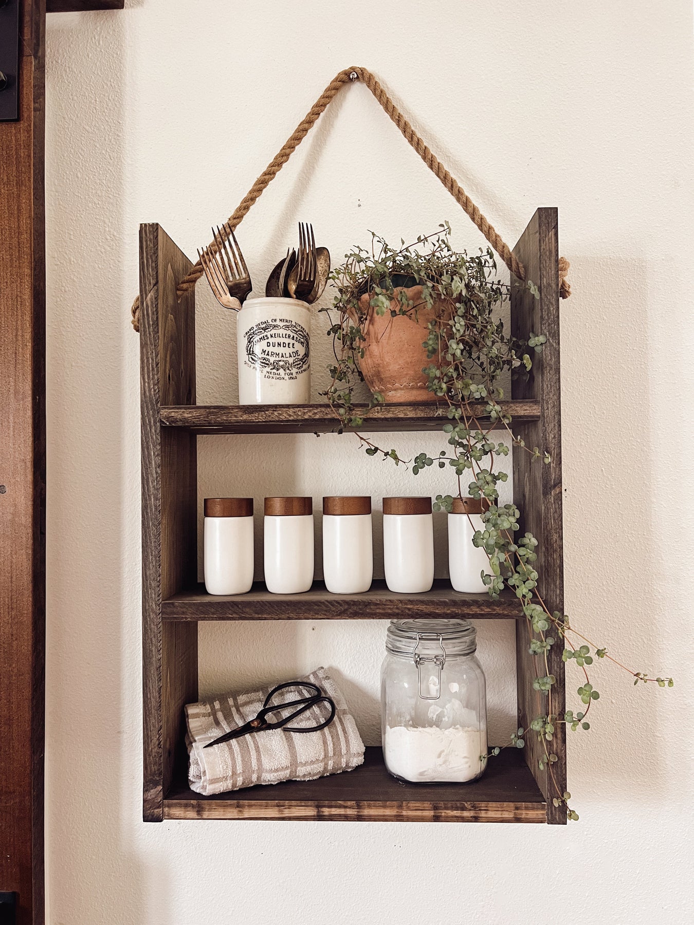 Hanger shelf outlet